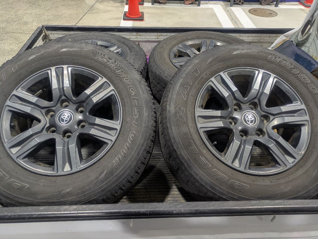 年末値下げ ハイラックス Z 純正ホイールセット