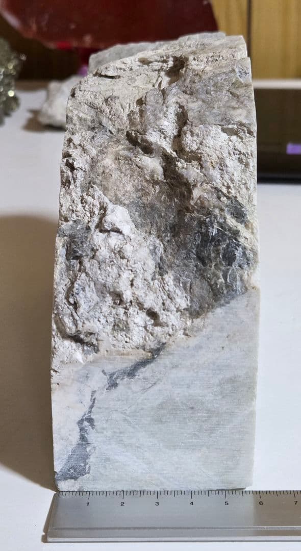 翡翠　糸魚川　2500g　W152×D56×H122mm