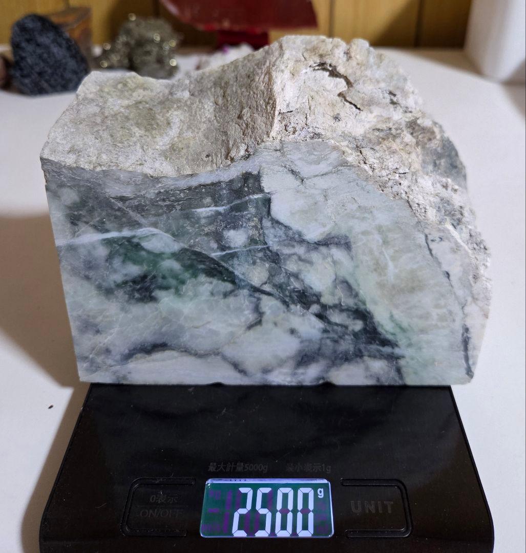 翡翠　糸魚川　2500g　W152×D56×H122mm