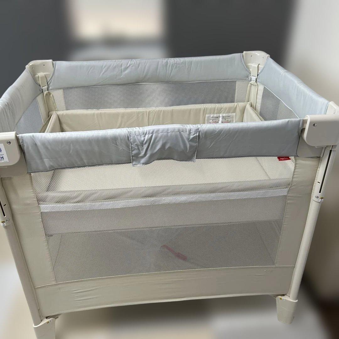 (美品) アップリカ　ココネルエアー　ホワイトグレー　　ベビーベッド