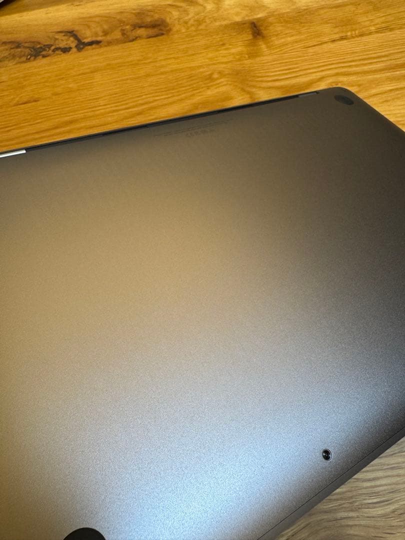 MacBook Pro 2019 充放電回数67回