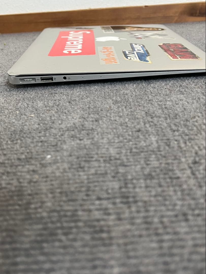 MacBook Air 13インチ　ステッカー付き　ジャンク品