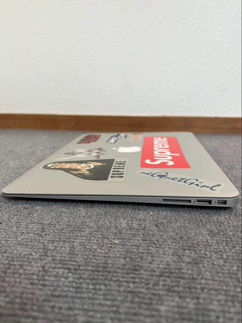 MacBook Air 13インチ　ステッカー付き　ジャンク品