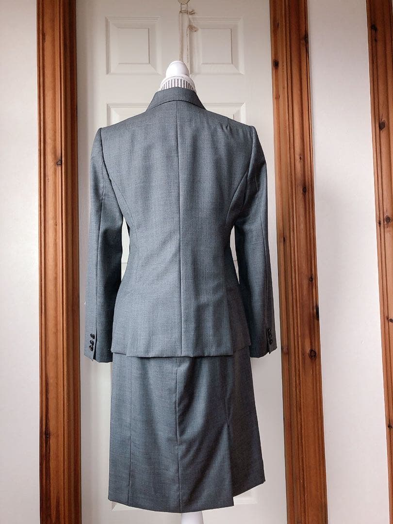 バーバリー　スカートスーツ　スーツ　グレー