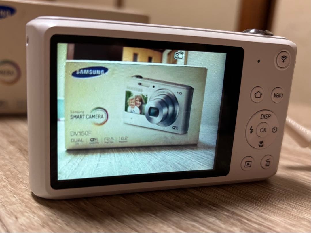 サムスン　デジカメ　DV150F ホワイト