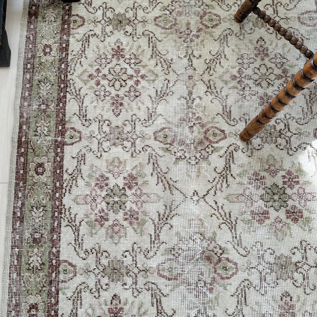 トルコヴィンテージラグ A93 レア クリーム グリーン ブラウン ピンク