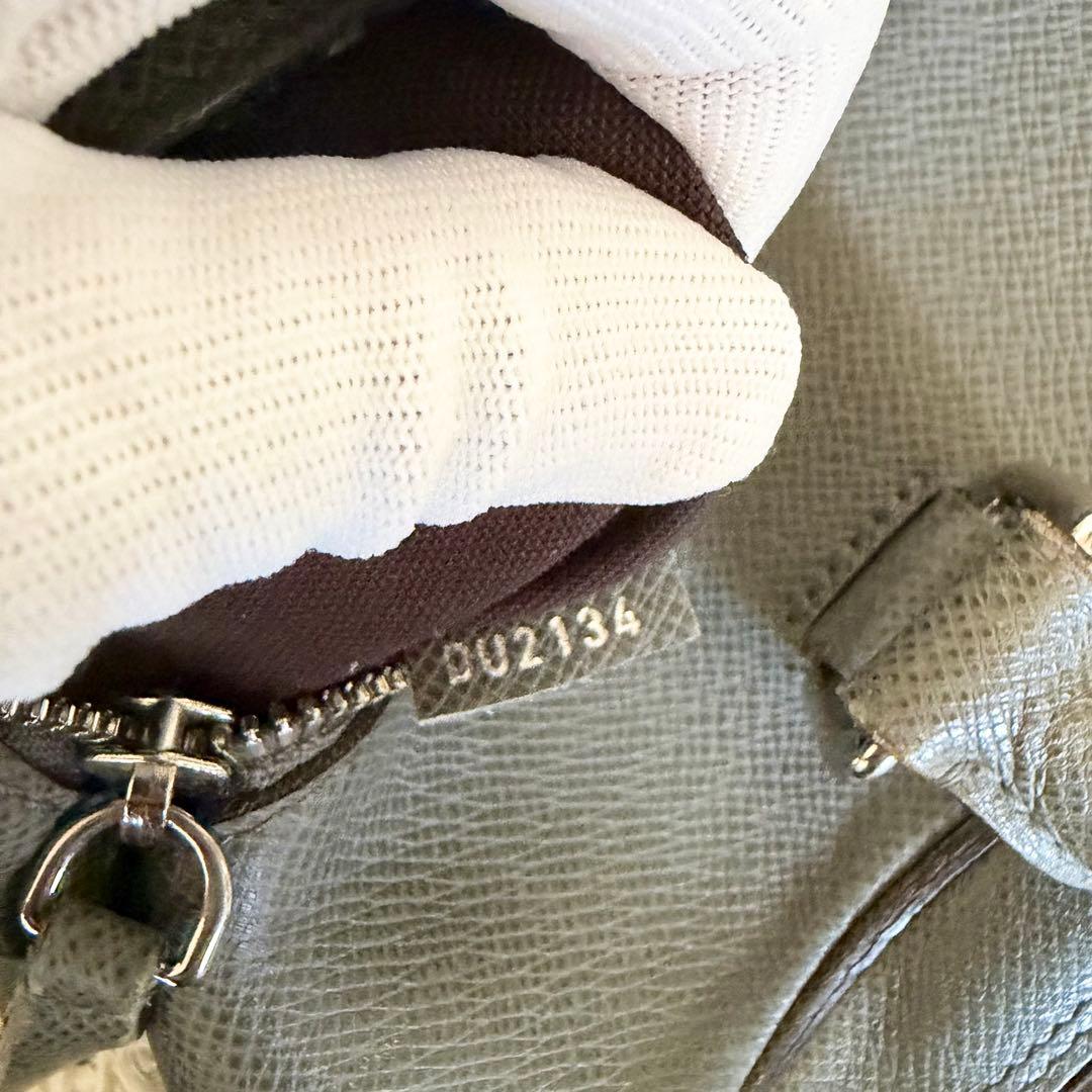 Louis Vuitton タイガ ポルトドキュマンPDB M32711 グレー