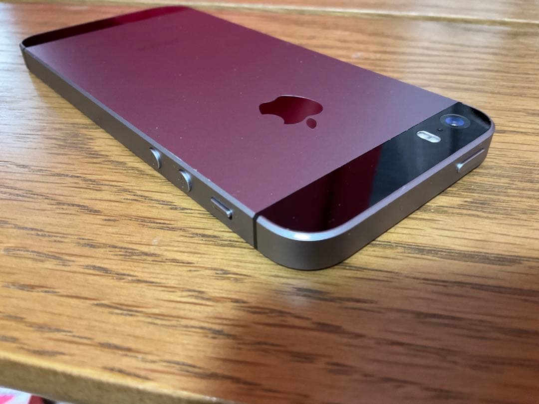 海外版　iPhone SE 128GB シャッター音なし