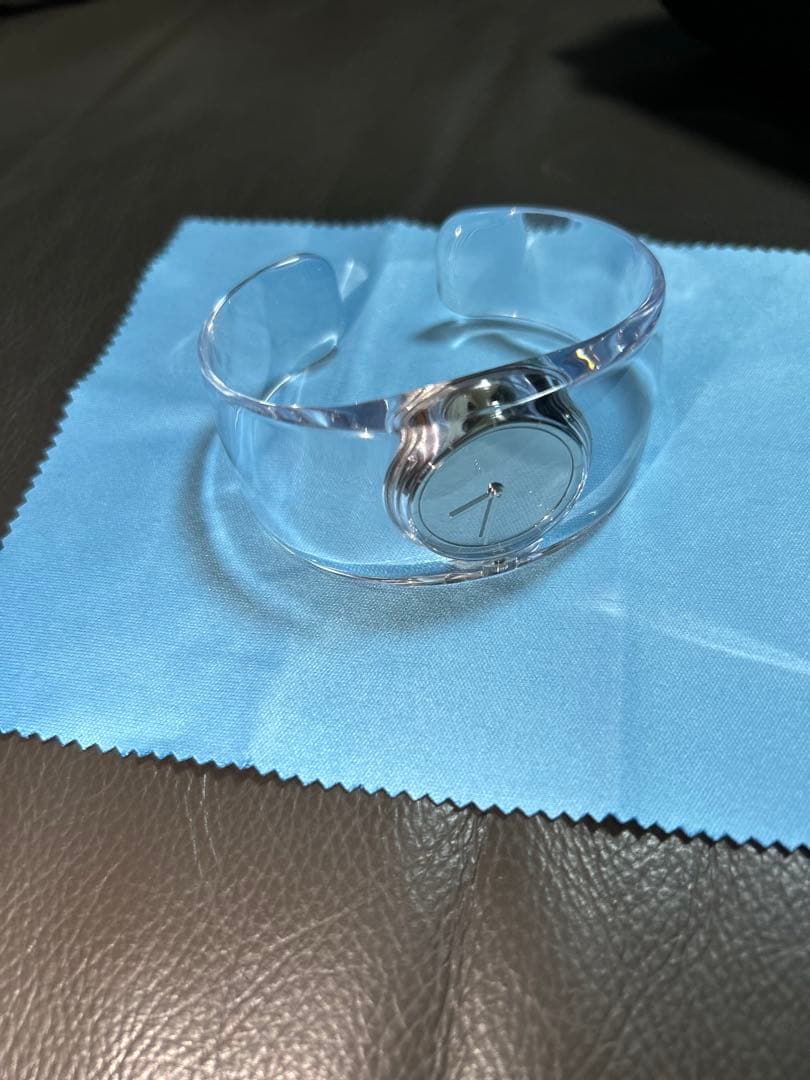 ISSEY MIYAKE クリア腕時計