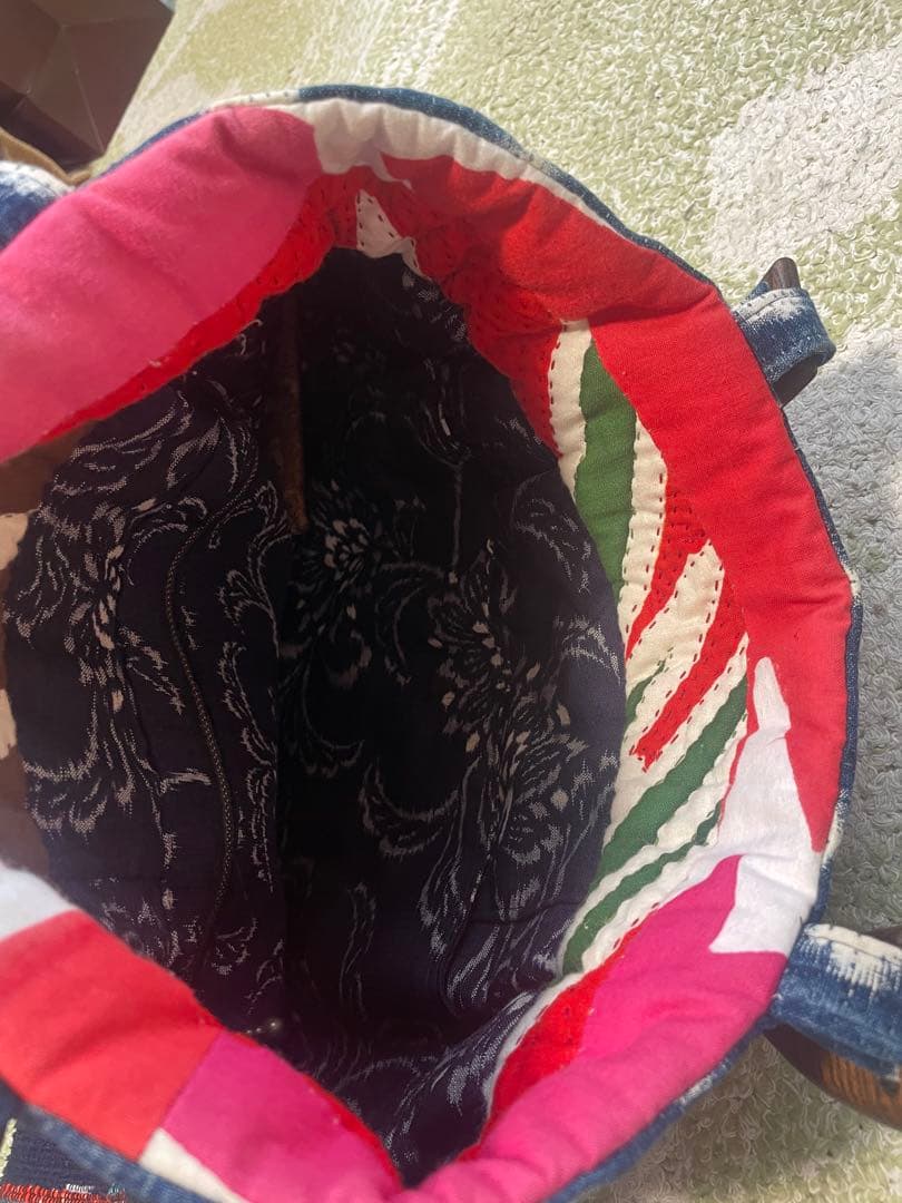 裂き織りハンドバッグ 木製ハンドル付き