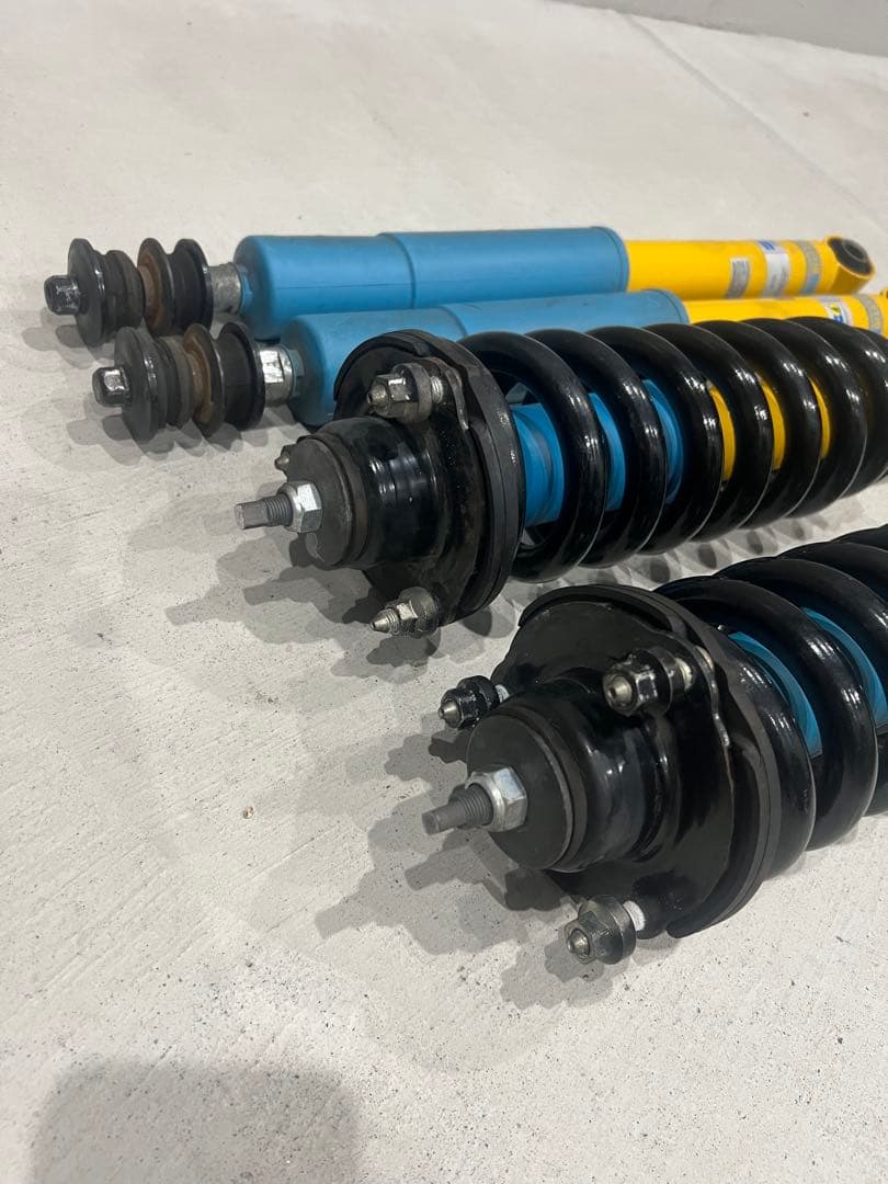 BILSTEIN B6 150プラドディーゼル用 純正コイル+アッパーマウント付