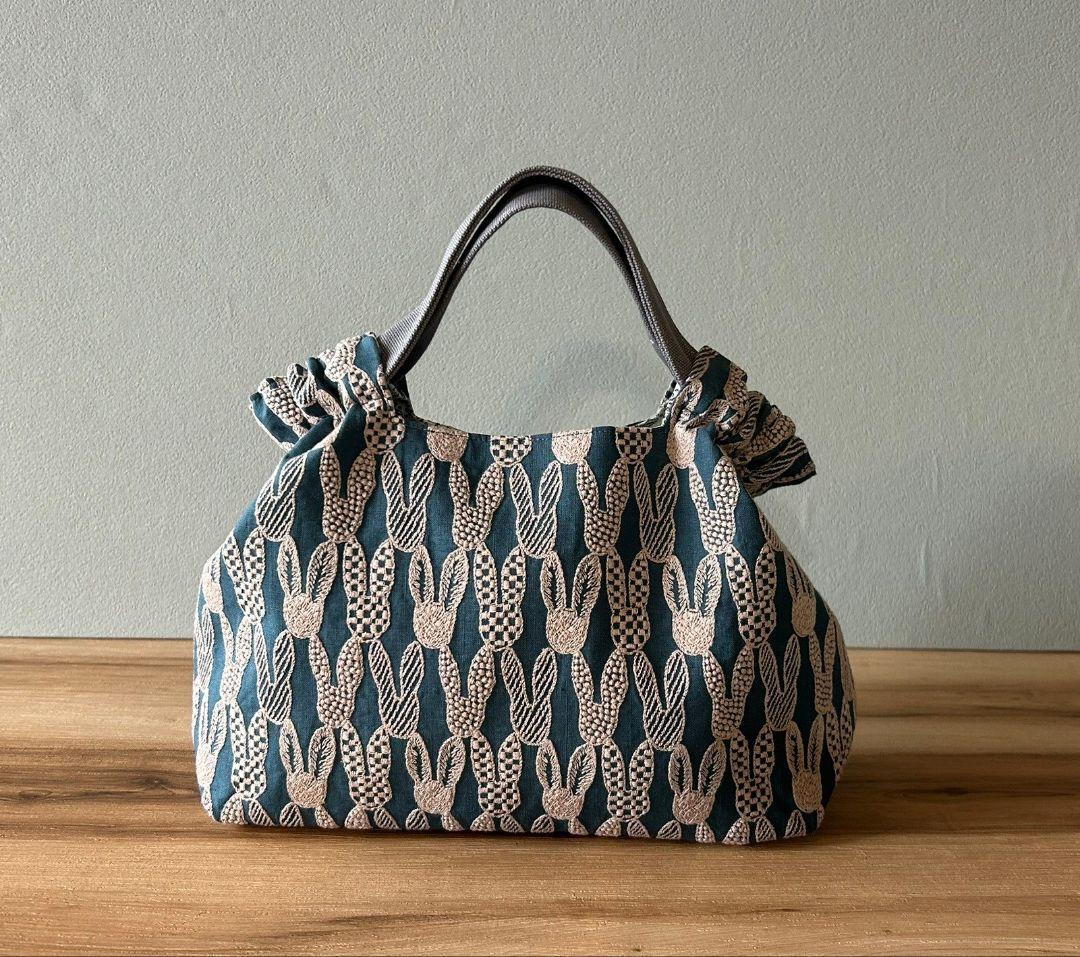 ミナペルホネンハンドメイドシャーリングバッグ（ポンピア、ブルー）