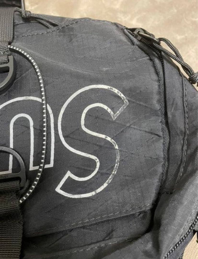 supremeのロゴリュック