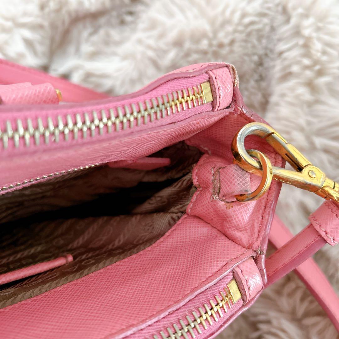 プラダ ガレリアサフィアーノ バッグ スモール ピンク ショルダーストラップ付き