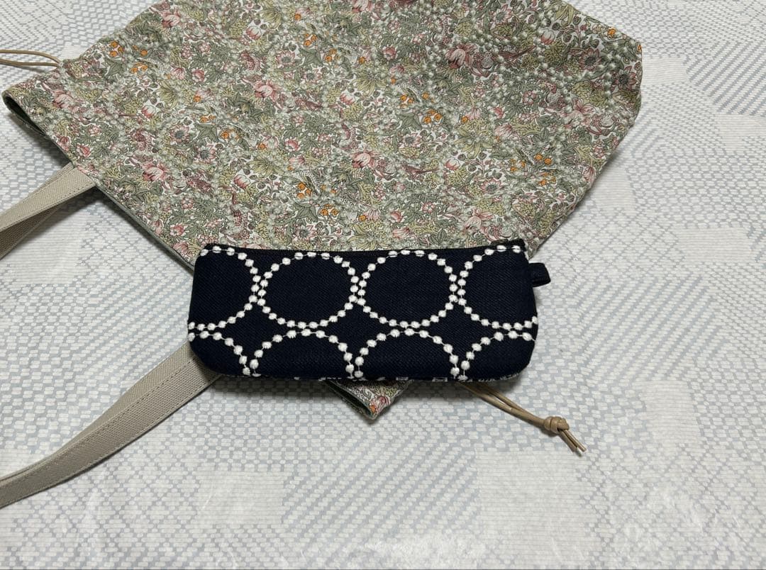 さと75 様 StrawberryThief