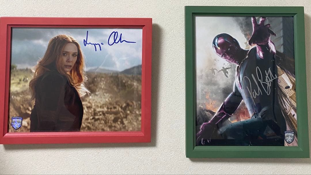 ※エリザベス・オルセンのみ　直筆サイン