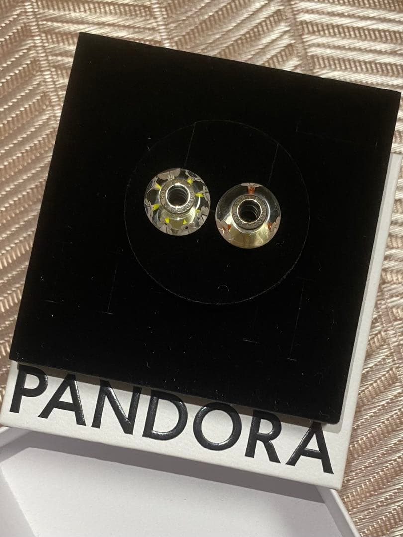 新品未使用　Pandora フラワー柄 ビーズチャーム