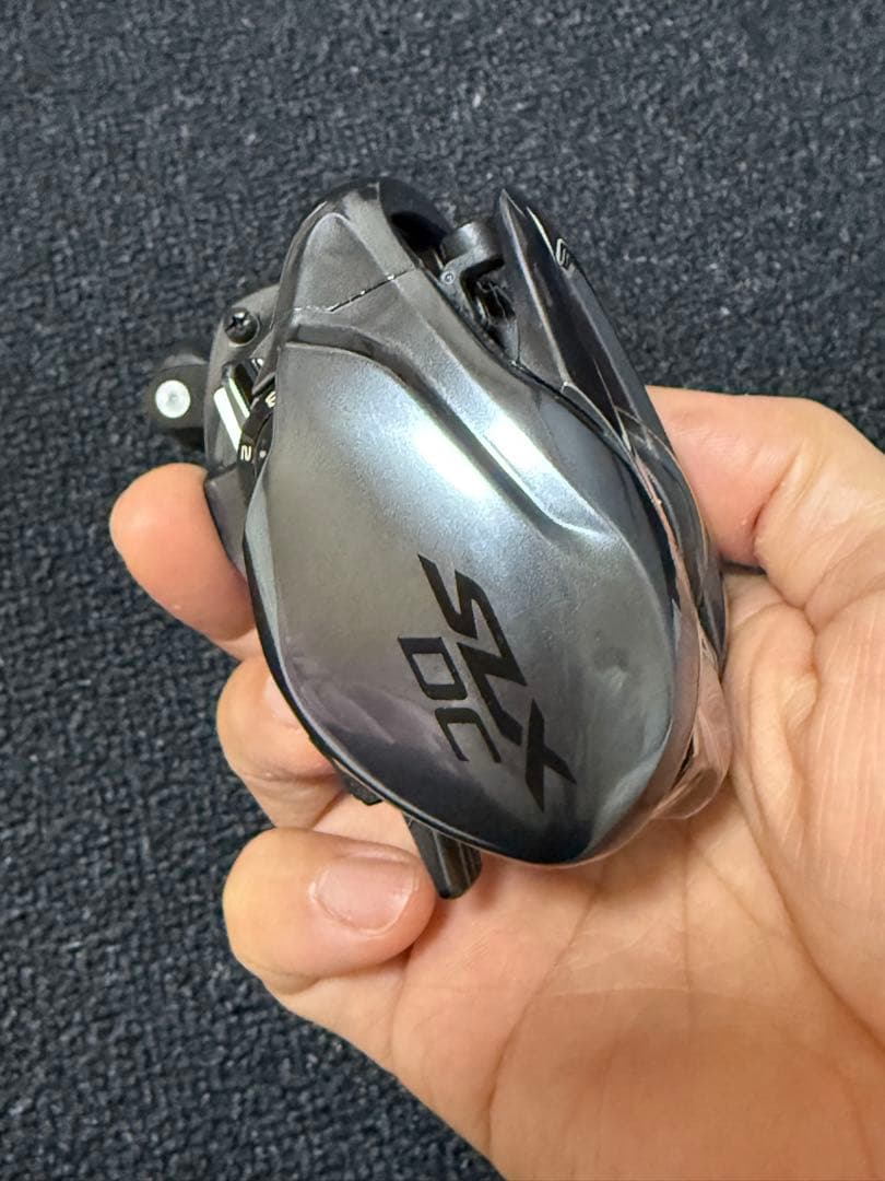 シマノ　ベイト　22 SLX DC XT 70HG 右ハンドル　リール