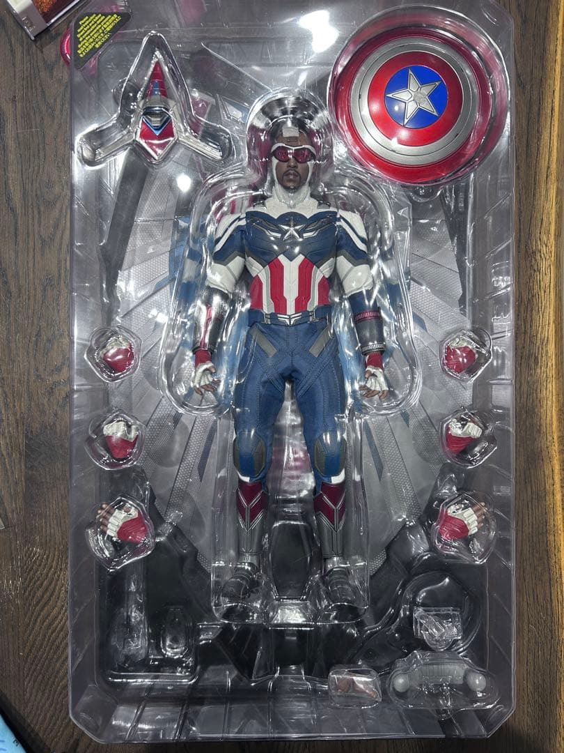 ホットトイズ　ファルコン &ウィンターソルジャー　キャプテン・アメリカ