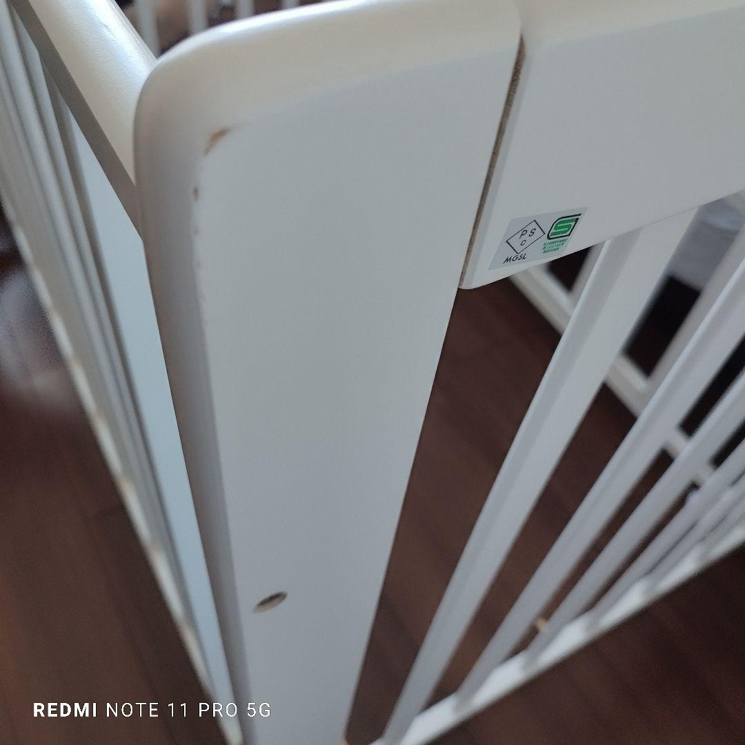 【送料込み】ホワイト木製ベビーベッド ハイタイプ 2段階高さ調節可能