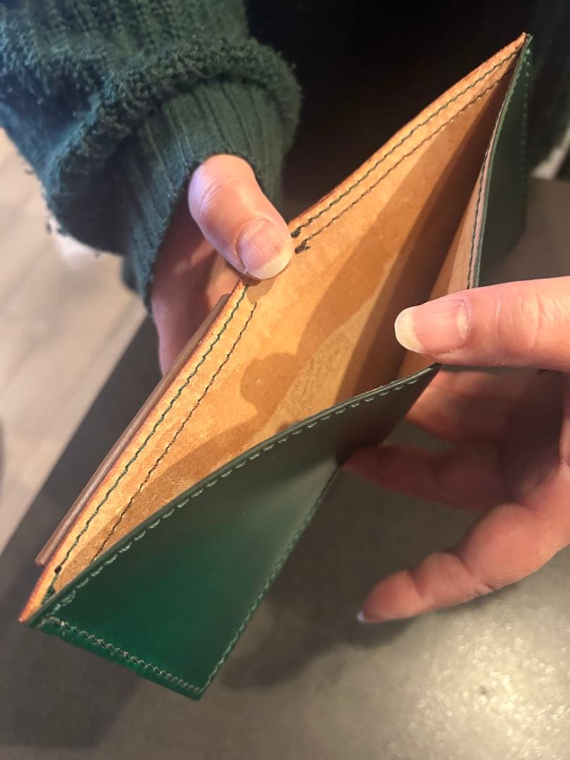 二つ折り財布　コードバングリーン