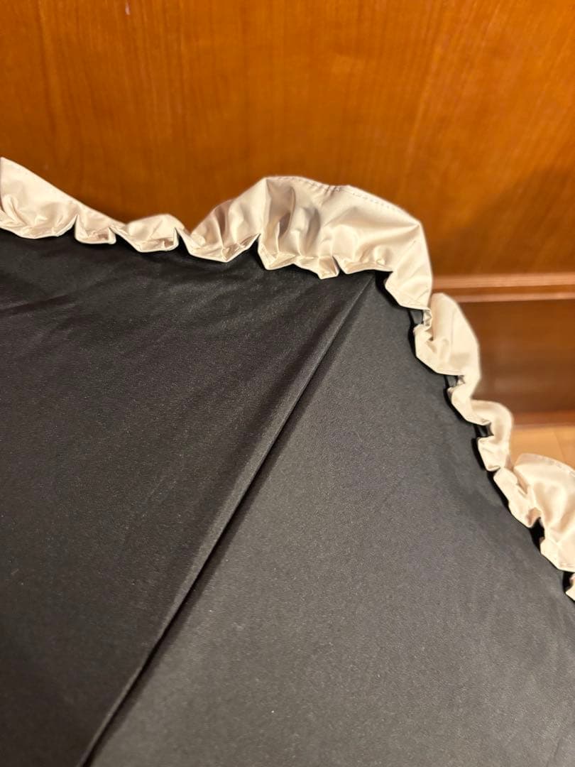 芦屋ロサブラン　フリル付き黒折りたたみ日傘