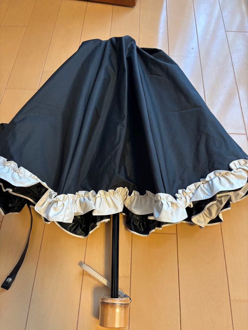 芦屋ロサブラン　フリル付き黒折りたたみ日傘