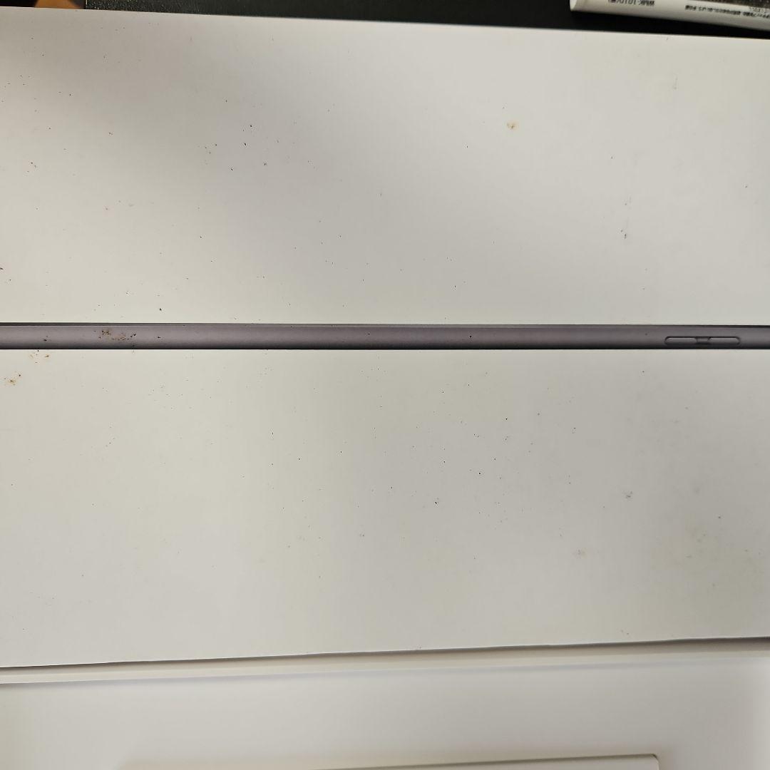 Apple iPad ８世代　A2270 シルバー