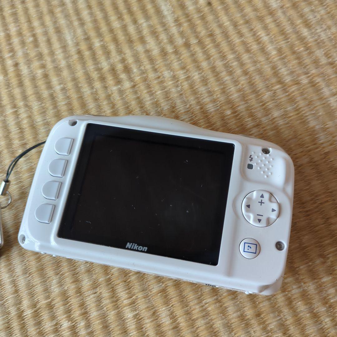 Nikon COOLPIX S33 ホワイト 防水カメラ