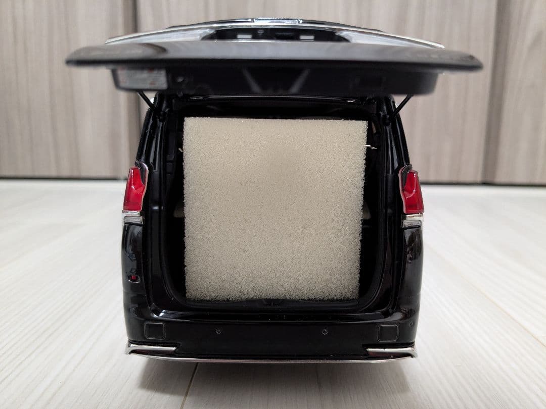 京商　1/18　レクサスLM　レクサス　ミニカー　アルファード　オートアート