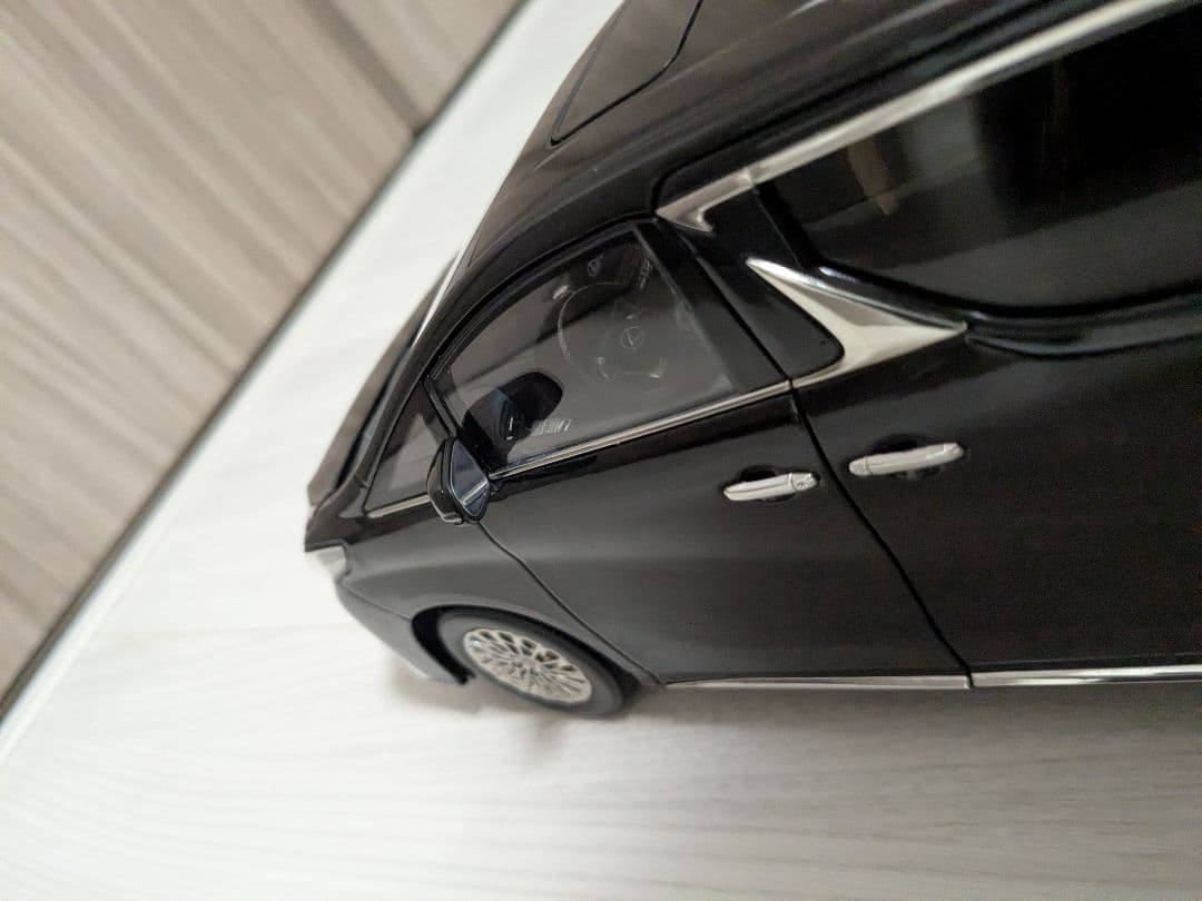 京商　1/18　レクサスLM　レクサス　ミニカー　アルファード　オートアート