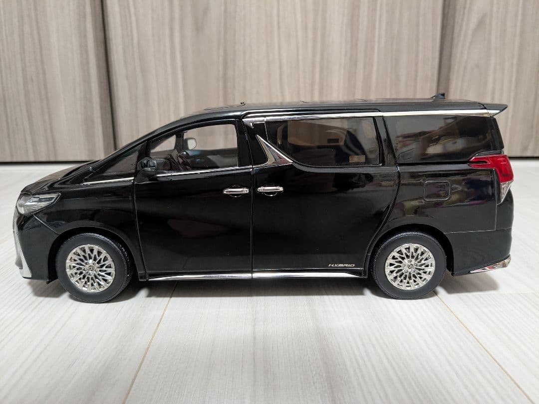 京商　1/18　レクサスLM　レクサス　ミニカー　アルファード　オートアート