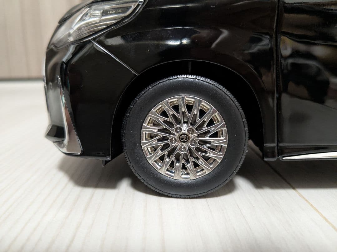 京商　1/18　レクサスLM　レクサス　ミニカー　アルファード　オートアート