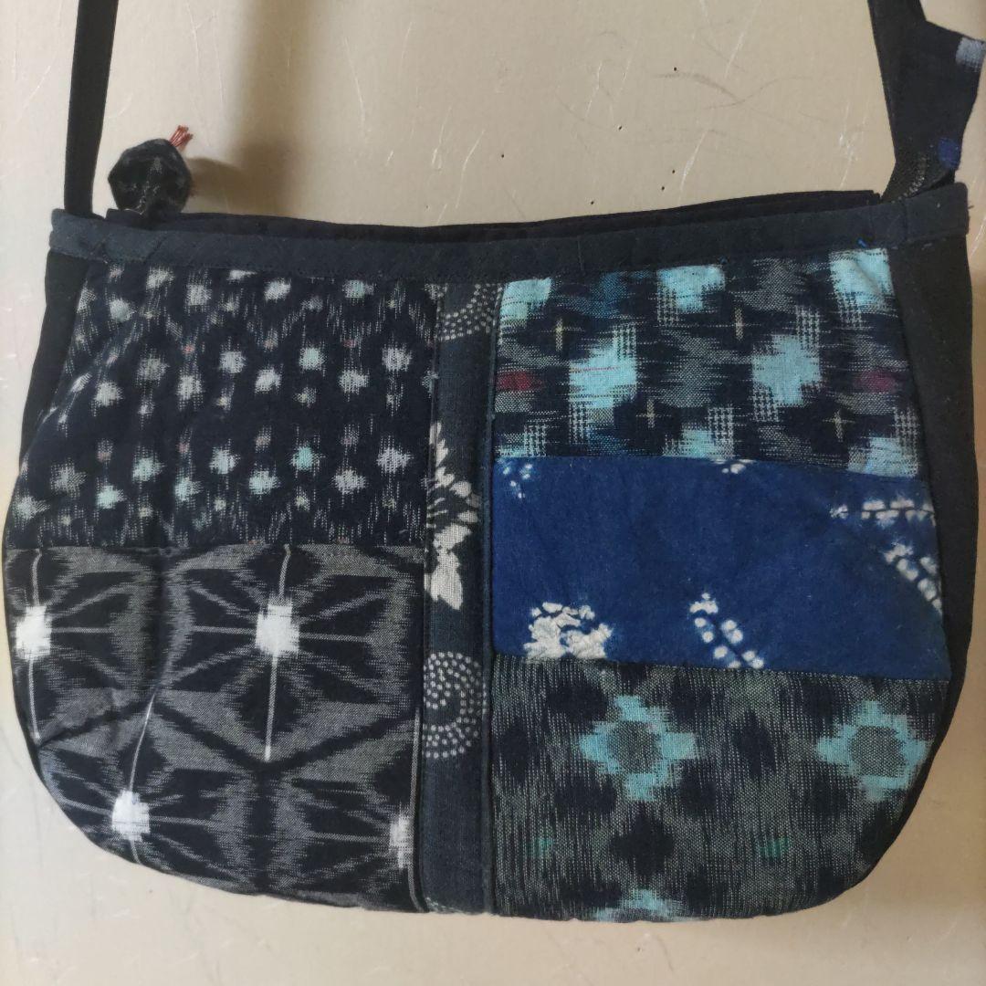 送料込み　(249)手作り　ショルダーバッグ　パッチワーク　絣　染め　絣　木綿