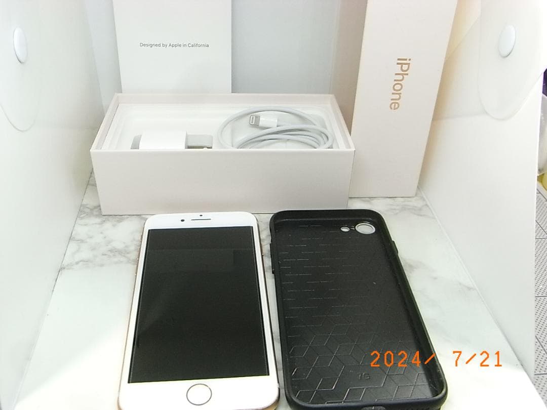 美品　iPhone 8 ゴールド 64GB 本体　バッテリー容量84％