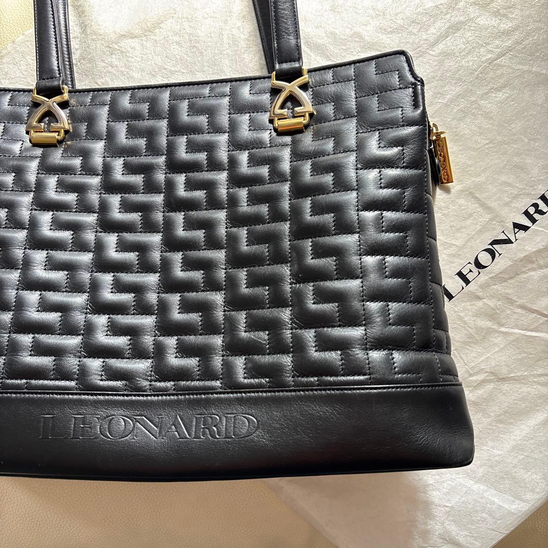 レオナール　ショルダーバッグ　ブラック　牛革