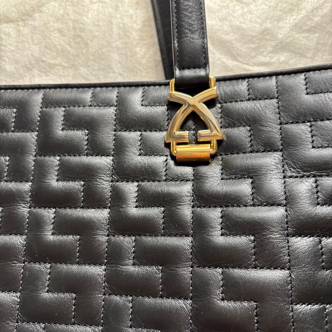 レオナール　ショルダーバッグ　ブラック　牛革