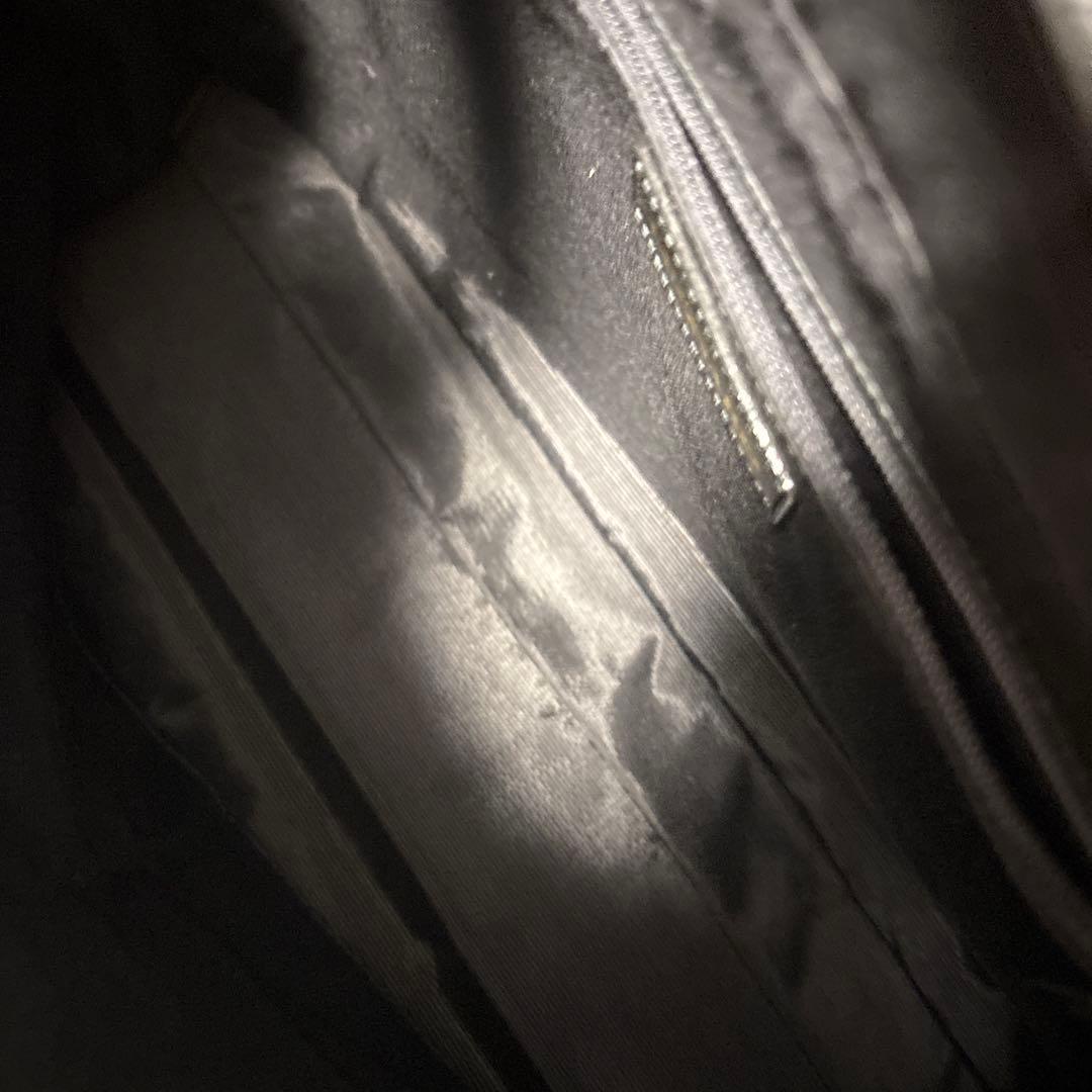 レオナール　ショルダーバッグ　ブラック　牛革