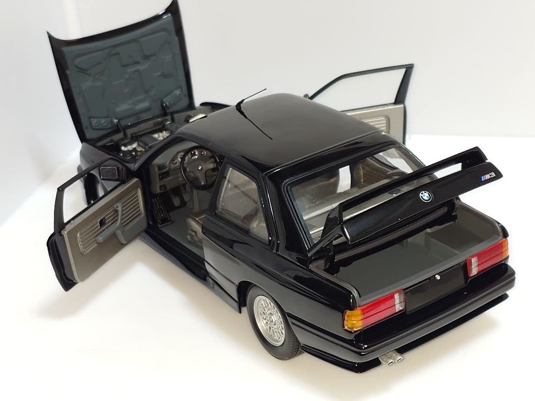 ミニチャンプス  M3 ストリート 1/18 ミニカー ブラック