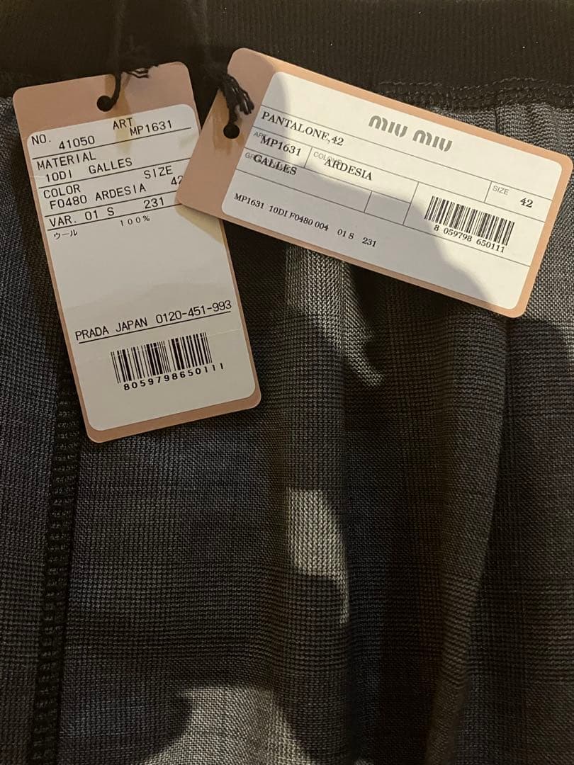 miumiu ミュウミュウ ロゴ バミューダ ショーツ prada