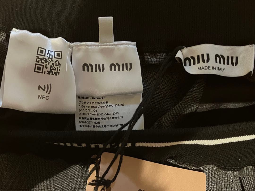 miumiu ミュウミュウ ロゴ バミューダ ショーツ prada