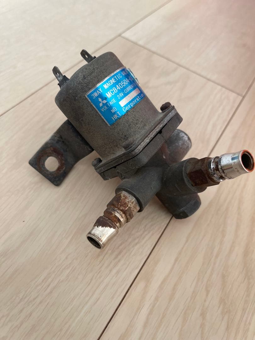 三菱フソウ純正キシューンバルブ