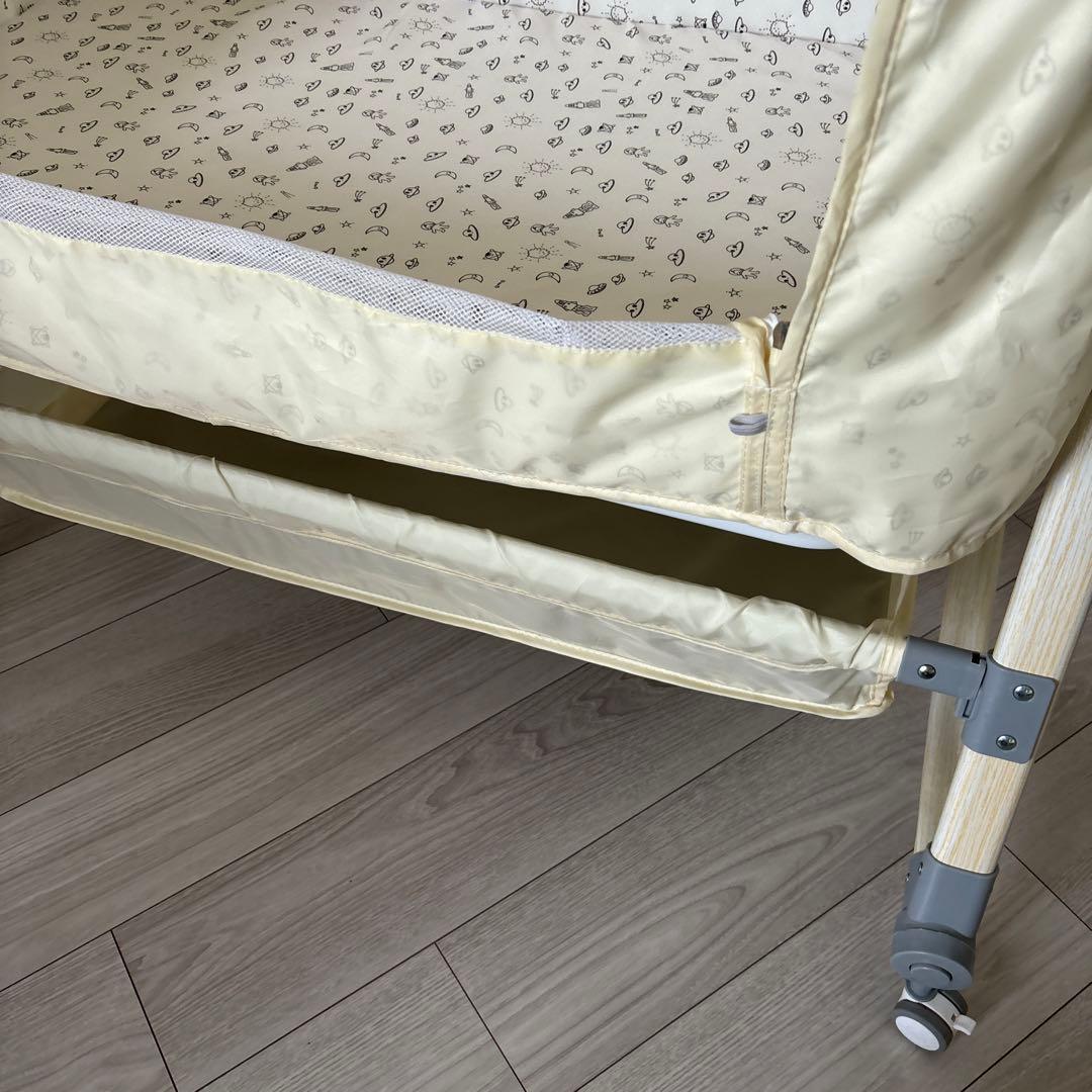 美品⭐︎ 値下げ！折りたたみ式　ベビーベッド　収納付き 付属品完備