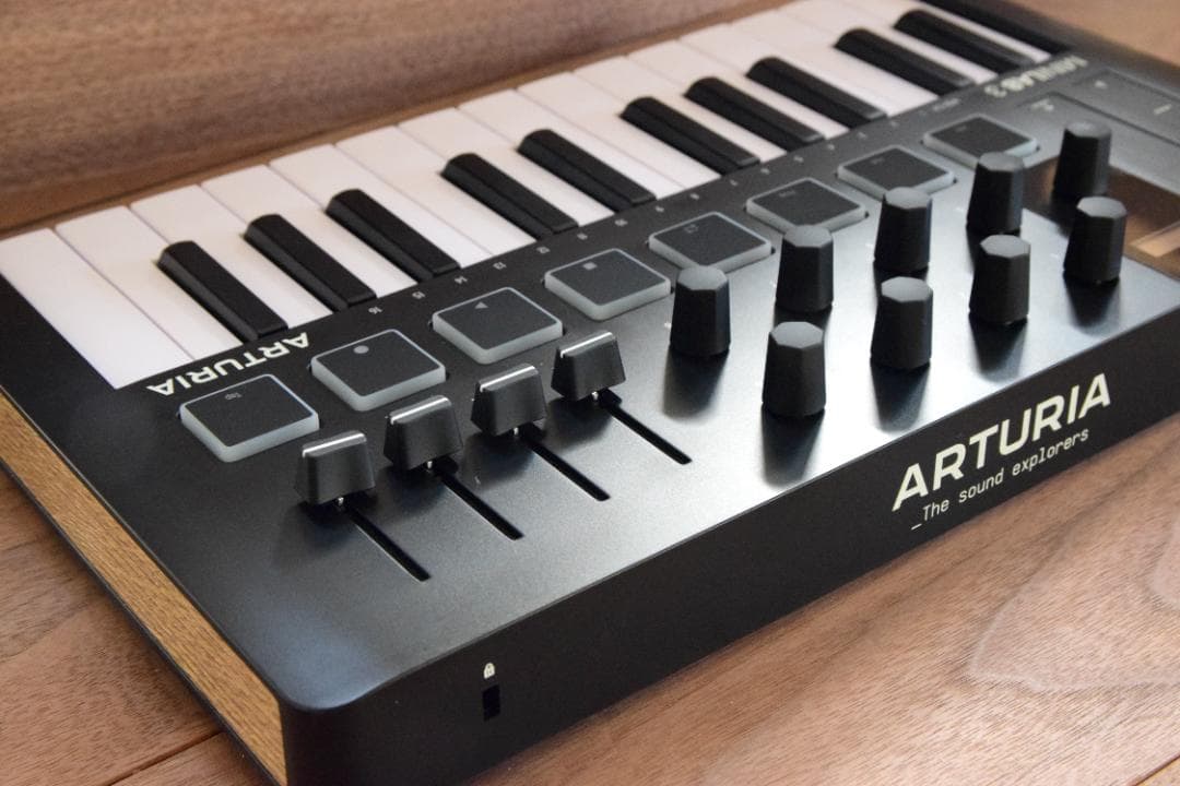 【極美品】ARTURIA MINILAB 3 MIDIキーボード（Black）