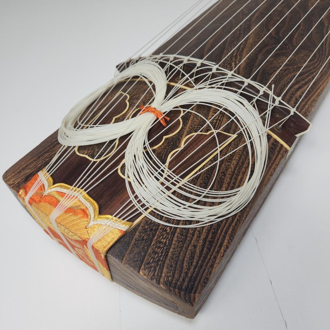 琴　13弦　琴柱　蒔絵有り すだれ彫　お琴　弦楽器　高級琴