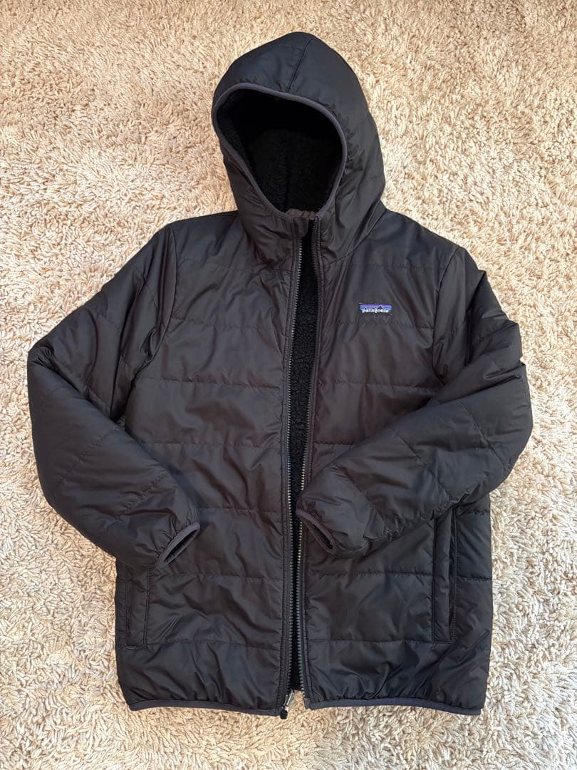 パタゴニア　リバーシブル・レディ・フレディ・フーディ　ダウン　ボアジャケット