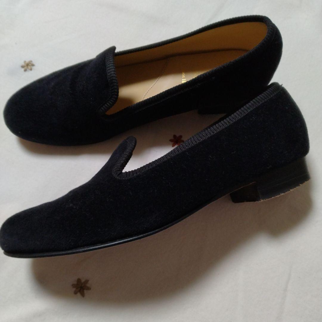 Tricker's ベルベットオペラシューズ