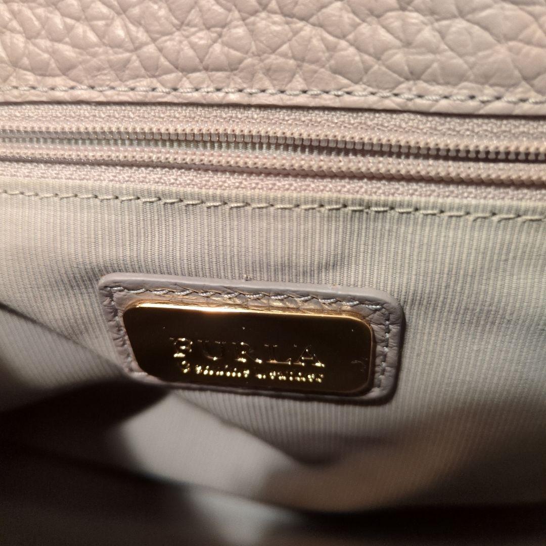 FURLA グレー レザーハンドバッグ