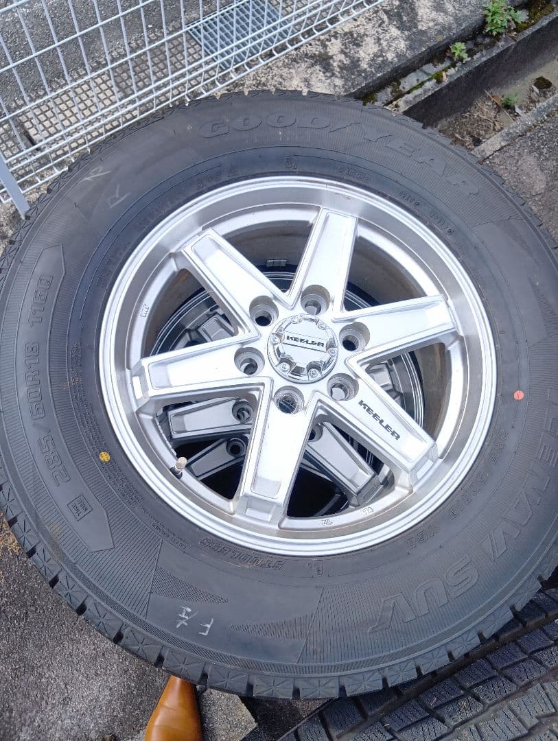 ランクル300スタッドレスタイヤアルミセット