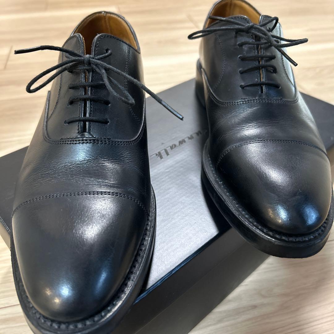 黒のレザードレスシューズ